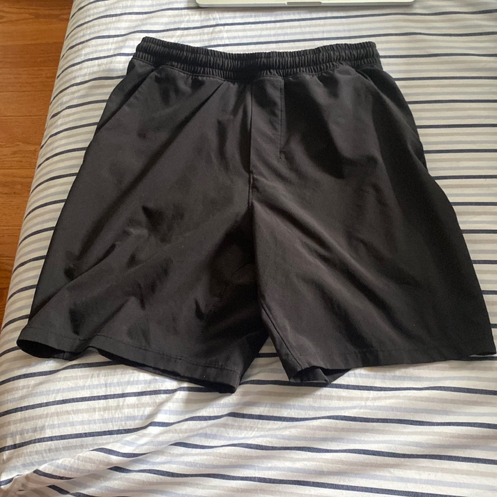 Lululemon gym shorts great condition